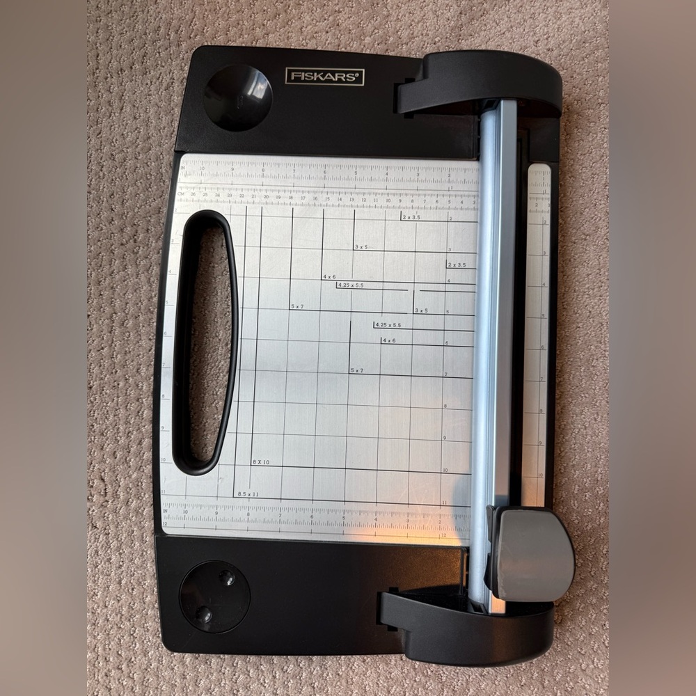 Fiskars Paper Trimmer - Precision Cutting Tool